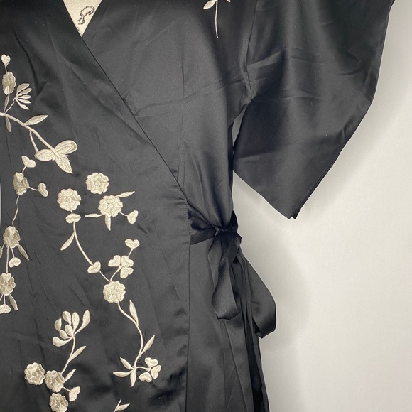 Forever 21 Women’s Embroidered Wrap Kimono Mini Dress Size Medium - Picture 9 of 12